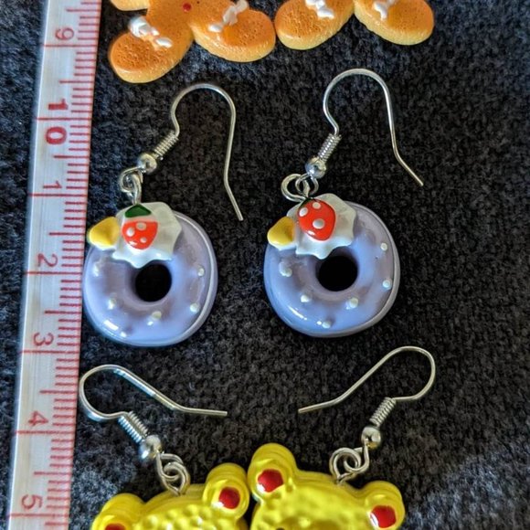 NEW! Never Worn! 5 Pair of Resin Earrings (2nd Set Listed) - Picture 3 of 4